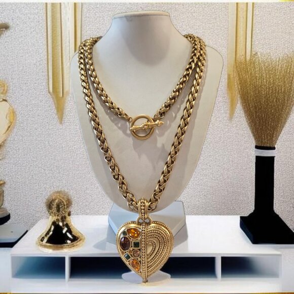 OSCAR de LA RENTA Chunky Crystal Heart 36" Wheat Chain Toggle Statement Necklace - Picture 6 of 6